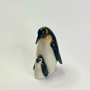 The Juliana Collection Figurine 59496 Natural World - Mother & Baby Penguin